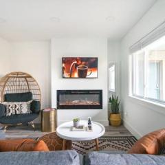 Cozy Bohemian Condo with Pool Mins to Downtown