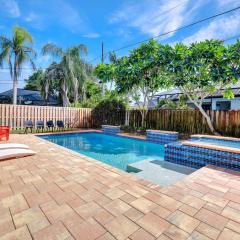 CocoBreeze - Poolside Paradise Mins to Beach!