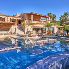 Quiet Villa in Buger with amazing pool, paddle court and nice garden