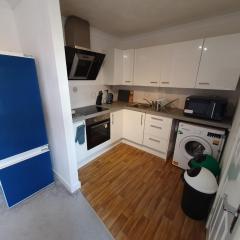 F5 Near BARRY ISLAND PRIVATE AIRPORT Parking x 2 Cars Or Vans Free Wifi Washer Hob & Cooker Welcome Tray Provided