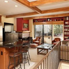 Aspen Townhouse East Unit 4, Townhouse in Downtown Aspen with Private Balcony