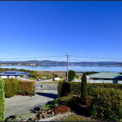 Kiama Cottage beside the Bay