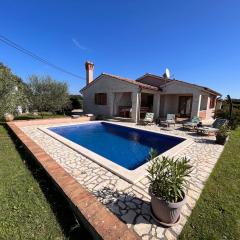 Villa Mirela with a comfortable garden and pool