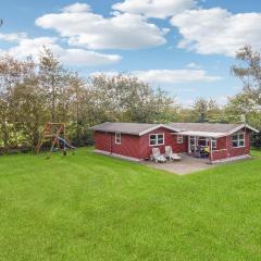 Cozy Home In Vinderup With Kitchen