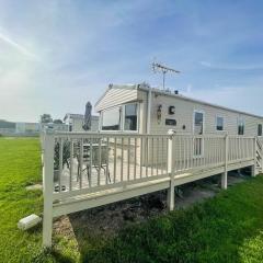 Caravan With Decking At Southview Holiday Park In Skegness Ref 33005s