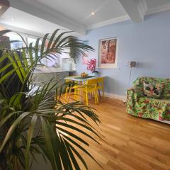 Self-contained flat, off street parking close to town and beach