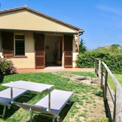 ISA-Chalet Elena in Montescudaio, with air conditioning, on the ground floor with fenced garden