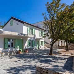 Nice Home In Smrika With Kitchen