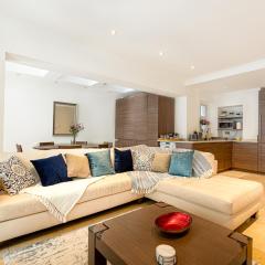 Central Stunning 2BR Flat w2 Patio in Kensington