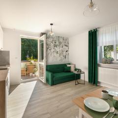 "APARTAMENT STARY ZDRÓJ 3B" z balkonem, ogrodem i parkingiem, w centrum