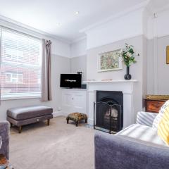 Central 2-bed home in Chester by 53 Degrees Property - Amazing location, Ideal for Couples - Sleeps 4!