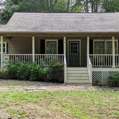Country Cottage - Fenced for Pets - New Listing!
