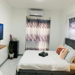 Condo in EDSA Netflix and SmartTV FreeAccess to POOL and GYM