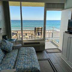 OB Oceanfront Studio - closest to the beach
