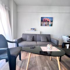 JIANG's kallithea three-bedroom cozy apartment with private parking space