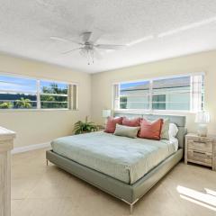 1 Block To The Beach! King Beds! Spacious!