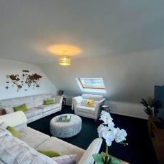 BS - Luxury top floor 4 bed apartment with garage in town centre - NO LIFT