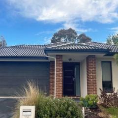 Comfort Retreat VIC Officer 5BR WiFi Parking