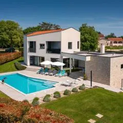 Luxury villa Nada with pool in Tinjan