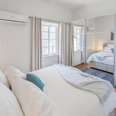 2B2B Family House 10 min drive to CBD w Parking