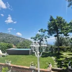 The Retreat Rustic Charm, Views & Pool