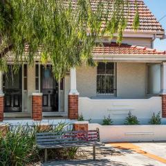 Captain's Heritage Cottage - central Fremantle 2 bedroom historic cottage