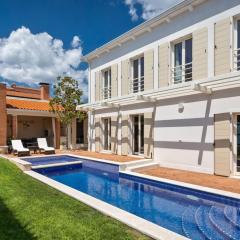 Villa Rafaelle with 3 bedrooms and pool in Porec