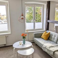 Schlossblick - Modernes & zentrales Apartment mit Balkon und Arbeitsplatz