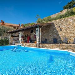 Rustic villa Pietro with panoramic view in Motovun