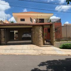 Excelente propriedade com belo jardim!