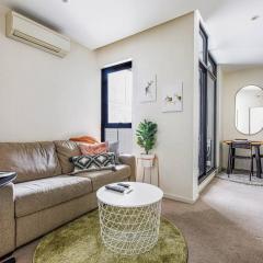 Little Lonsdale Loft - Primely Located in the CBD