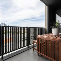 Southside Contemporary - Balcony Stay with City Views