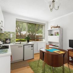 Cosy and Comfortable Fitzroy Studio with Parking