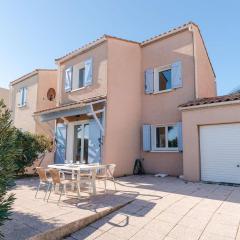 Pavillon Confortable avec Piscine, Terrasse et Parking Privé - FR-1-409-220