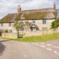 Charming Family Farmhouse near Lyme Regis