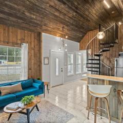 Tiny Victorian built on TV show 2br 1 ba