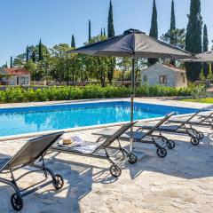 Gorgeous Home In Gruda With Outdoor Swimming Pool