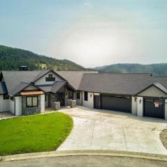 Dusty Diamond Lodge - Premium new 3 bedroom home on Boulder Canyon Golf Course with private hot tub and Gig WIFI!