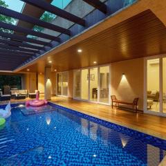 Inara by StayVista - Amidst lush greenery with Outdoor swimming pool & Indoor games