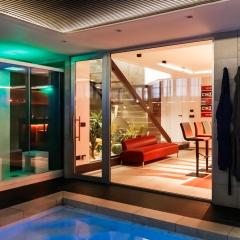 N18 luxury boutique apartment with a private pool & spa