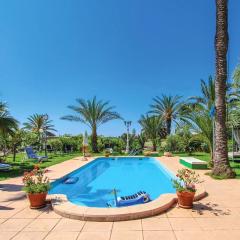 Spacious Villa with Pool near the Beach in Alicante