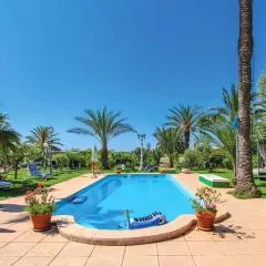 Spacious Villa with Pool near the Beach in Alicante