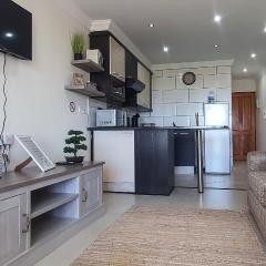 Shell Shores -Apartment with balcony, Sea views and private parking