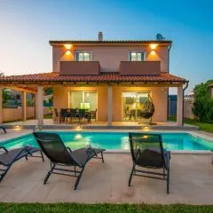 Villa Enjoy mit privatem Pool, by Istrabook