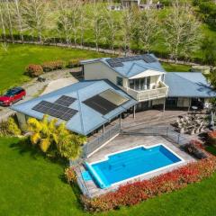 Ultimate 5-Bedroom Rural Poolside Oasis - Auckland