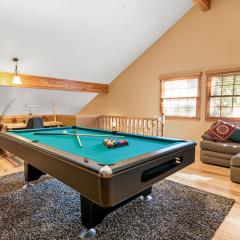 Starlight Summit - Walk to Slopes - Luxury cabin with game room, hot tub, and pool table
