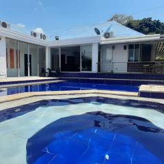 Hermosa Casa en El Peñon con Piscina y Jacuzzi Privados
