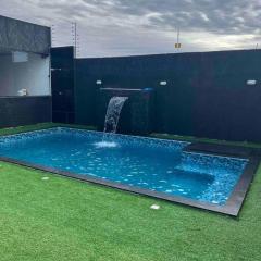 Casa c/ Piscina + Sala de Jogos