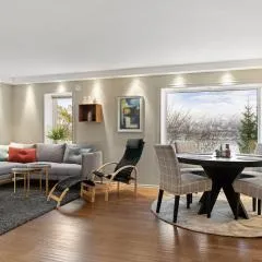 Cozy elegant 2bedroom apt w/parking and nice view