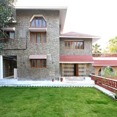 Elegant - 3BHK AC Villa with Lawn BanjaraHills HYD